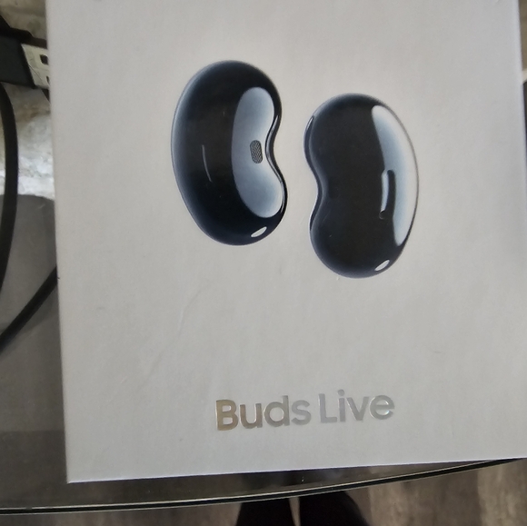 Samsung ear buds live - Picture 2 of 3